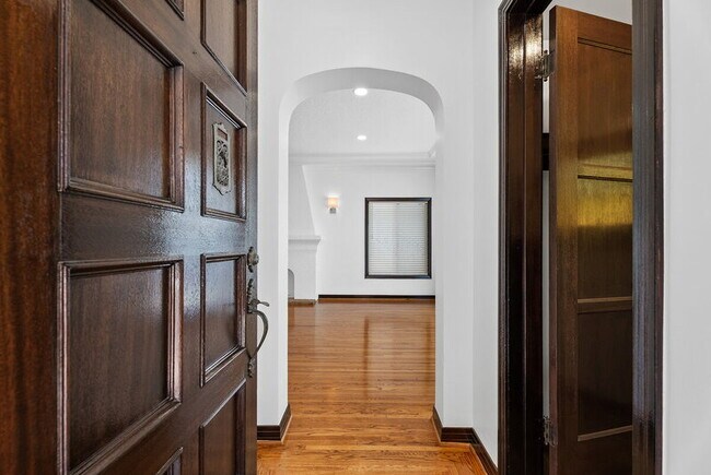 Foto del edificio - 76 Roycroft Ave