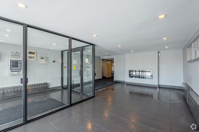 Lobby - 739 Birchmount Rd
