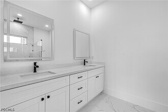 Building Photo - 1633 NW 31st Pl