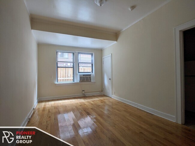 Foto del edificio - 536 W Arlington Pl