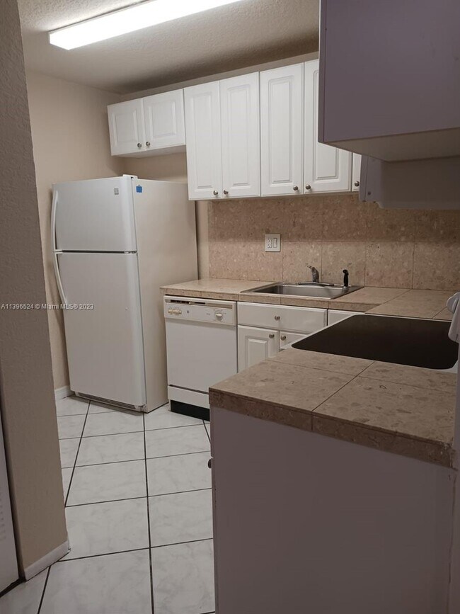Foto del edificio - 504 Gardens Dr