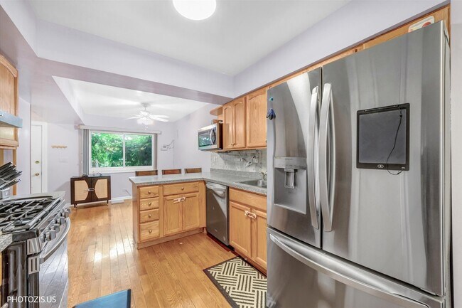 Building Photo - 411 Hickory Dr