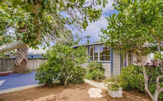 Foto del edificio - 561 Marine St