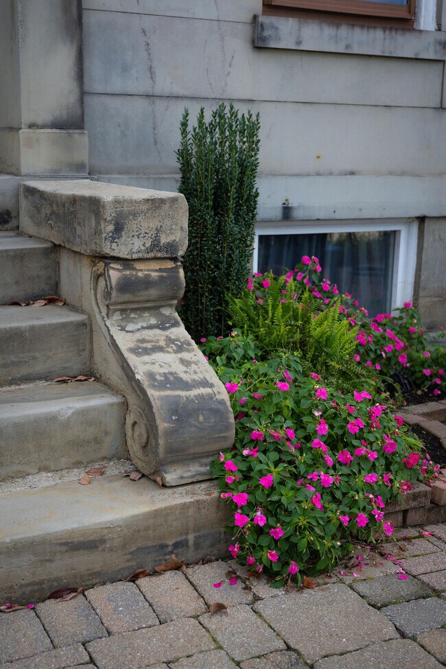 Foto del edificio - 225 Riverside Dr