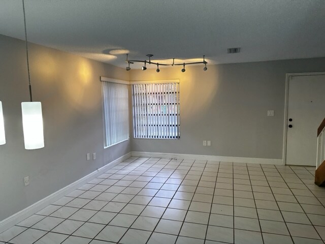 Building Photo - 5915 SW 133rd Ct