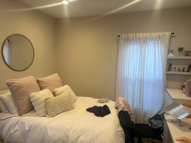 Building Photo - 48 Tuttle St