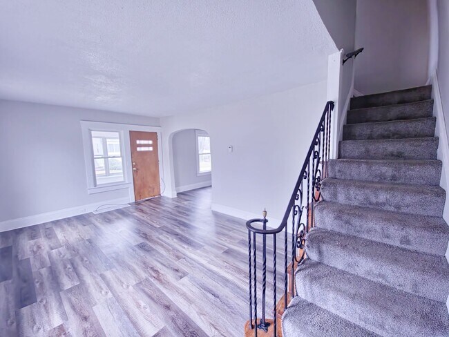 Foto del edificio - 2-Bedroom Duplex