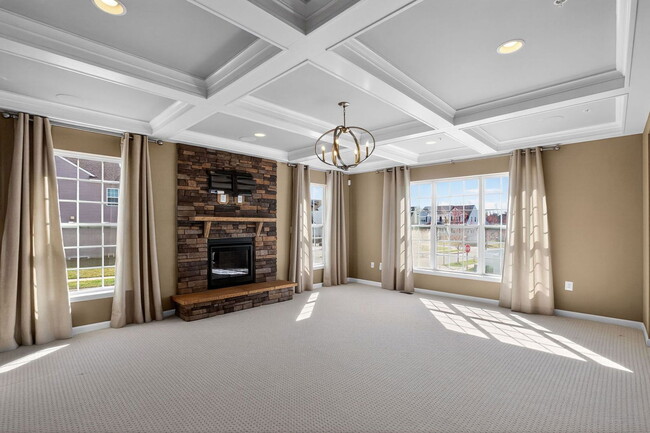 Building Photo - 41309 Chestnut Hill St