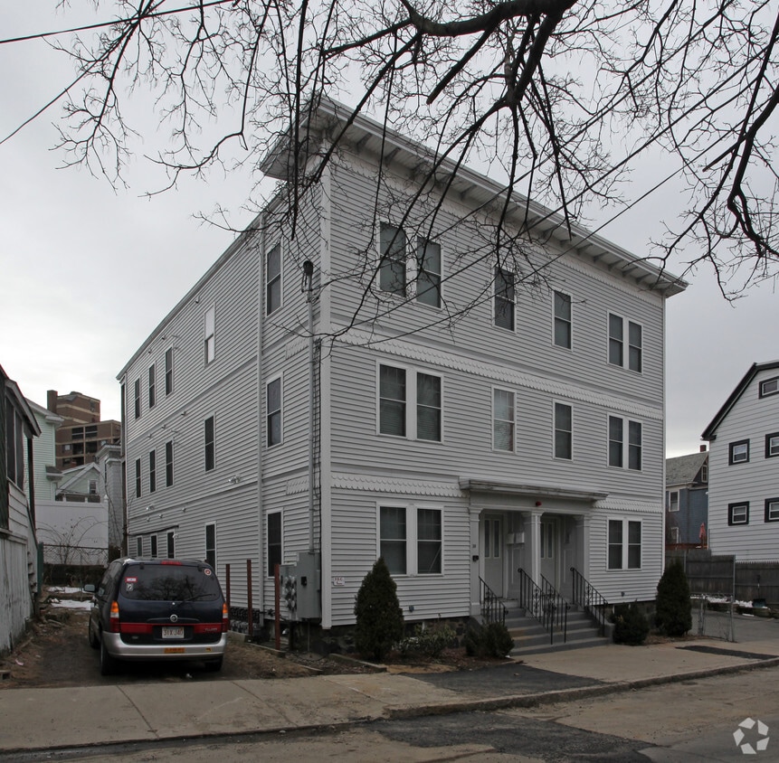 Building Photo - 30 Tufts Ave