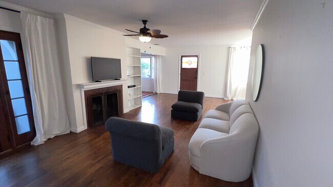 Living room - 2420 Cloy Ave