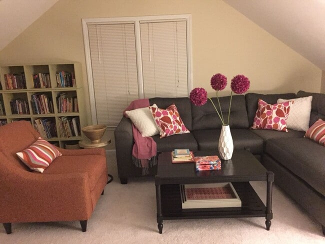 Building Photo - Available early Spring! Beautiful 3 bedroo...