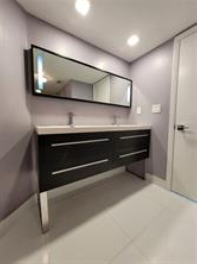 Building Photo - 2861 N Oakland Forest Dr