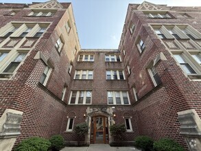 Building Photo - 2611 W Rosemont Ave