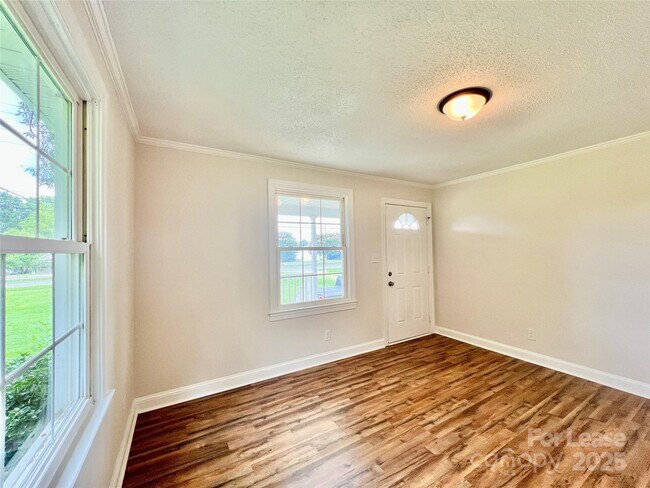 Foto del edificio - 5200 Statesville Rd