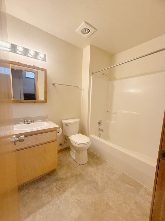 Foto del edificio - 3422/3424 Abbott St