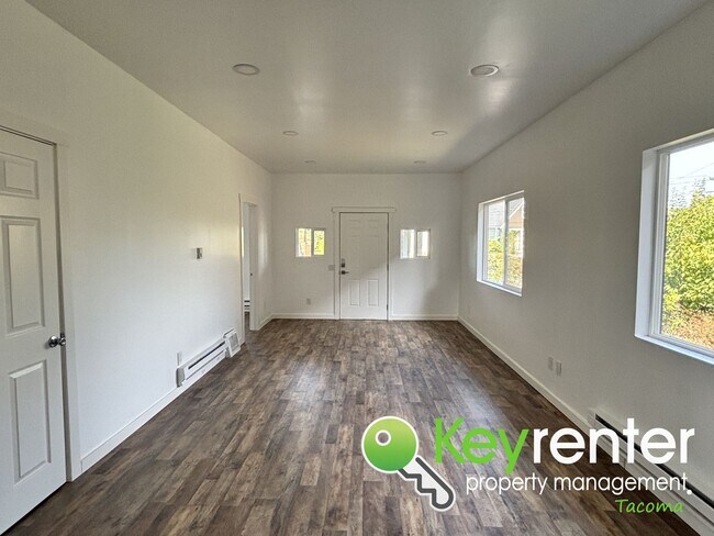 Building Photo - Updated 3-Bedroom Home for Rent in Central...
