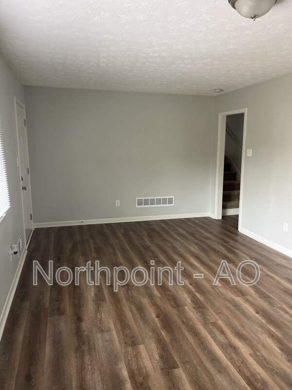 Foto del edificio - 979 Pinecrest Dr