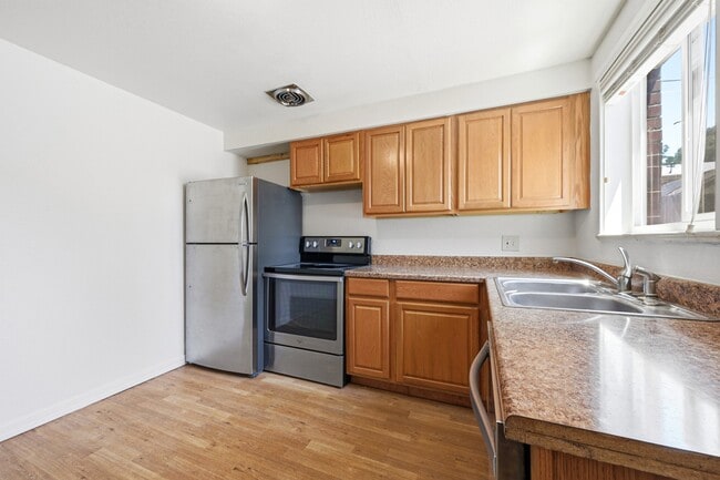 Building Photo - 4330 W 72nd Ave