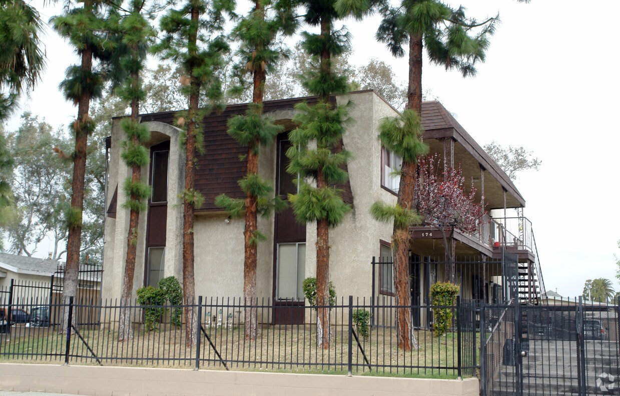 Primary Photo - 174 E Court St