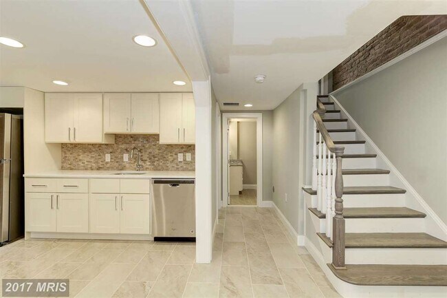 Pasillo - 921 Farragut St NW
