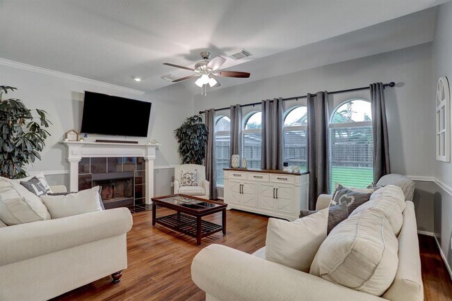 Building Photo - 9327 Hudson Bend Cir