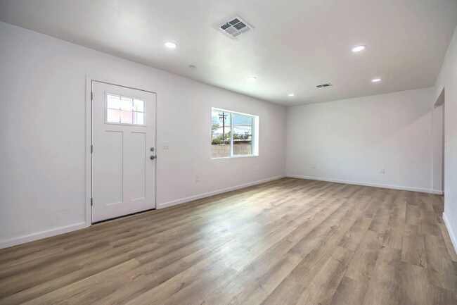 Foto del edificio - 948 E Waverly St