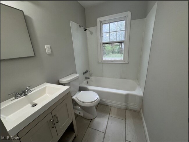 Foto del edificio - 3805 E 177th St