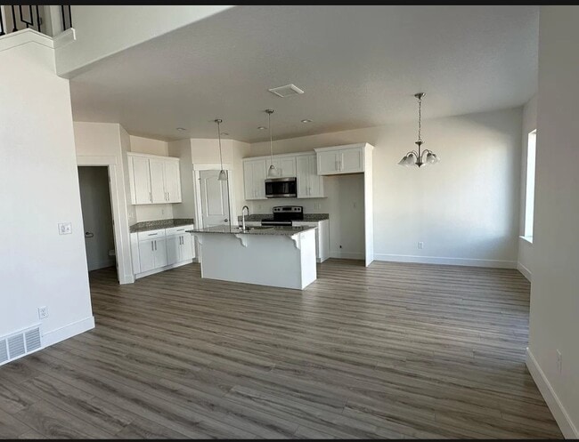 Foto del edificio - 1351 N Sage Dr