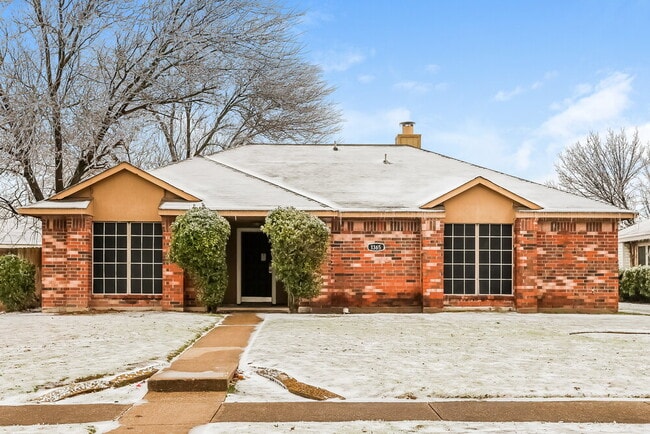 Building Photo - 1365 Roan Dr