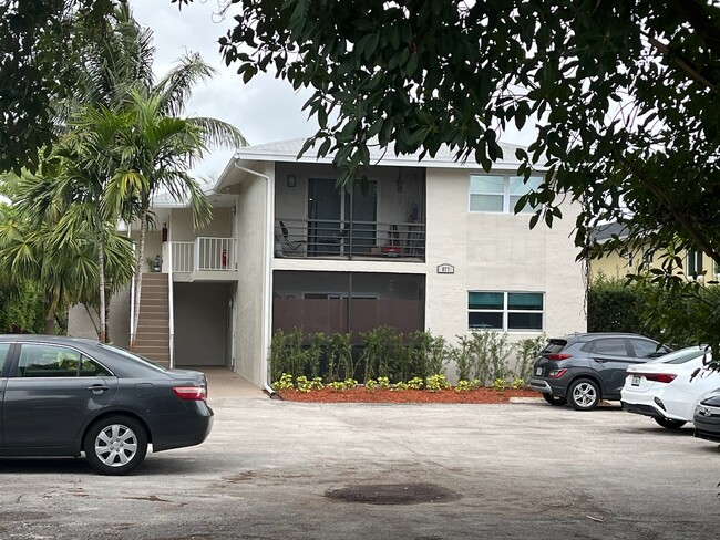 Only 6 Apartments, Plenty of Free Parking - 877 NE 18th Ct