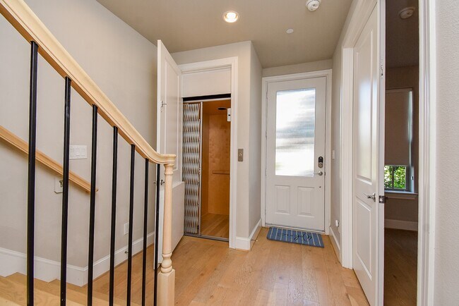 Foto del edificio - 1005 St Charles St