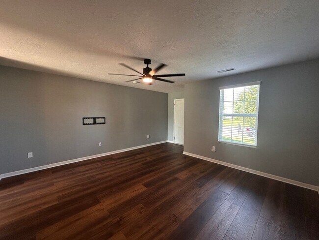 Building Photo - Beautiful 3-Bedroom Home in Desirable Village at Armstrong Farms