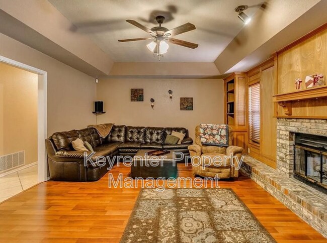 Foto del edificio - 8301 Azurewood Dr