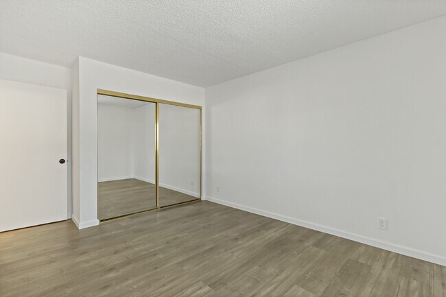 Building Photo - 435 Gateway Dr
