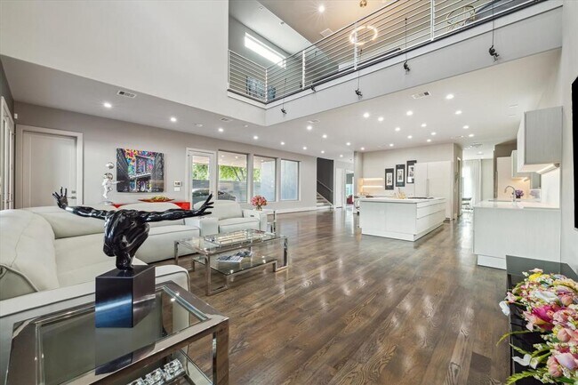 Building Photo - 3714 Las Palmas St