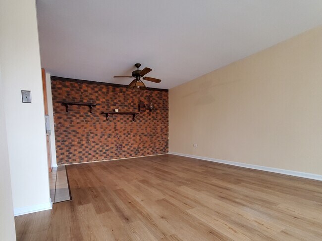 Sala de estar/comedor - 8974 N Western Ave