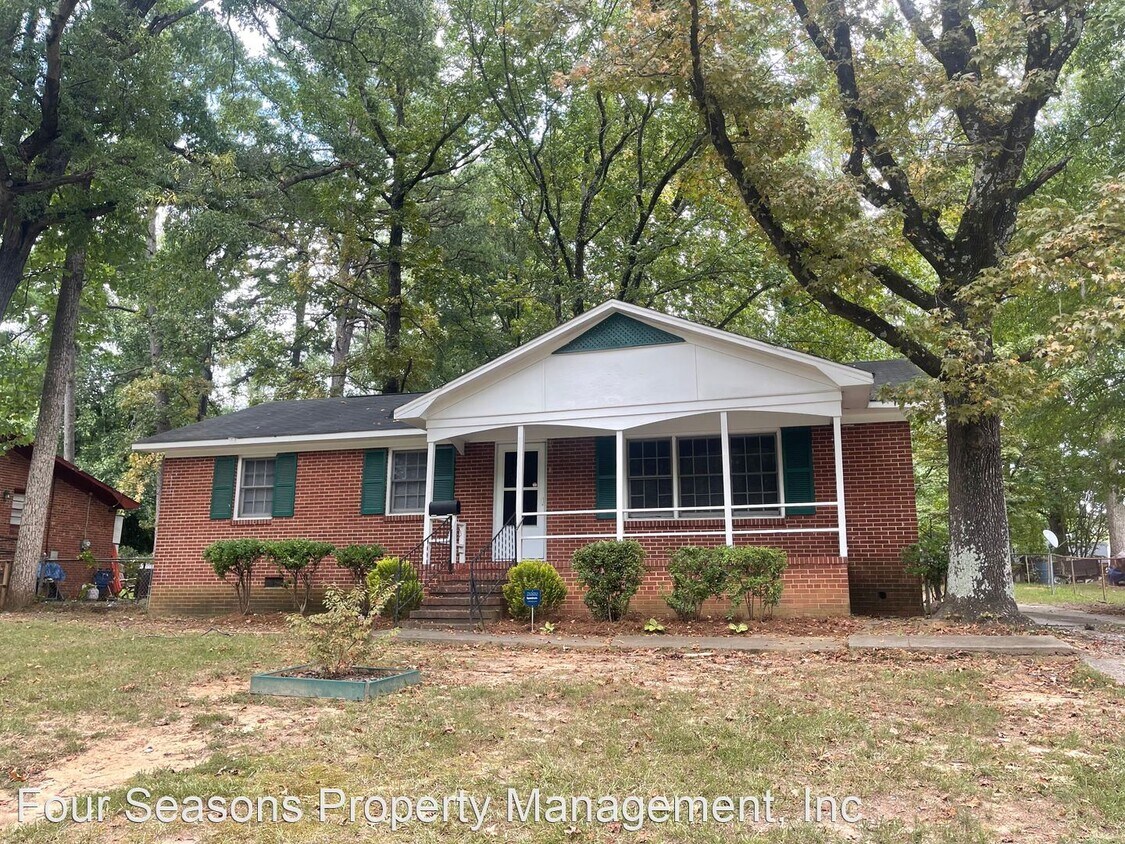 Primary Photo - 4817 Hidden Valley Rd