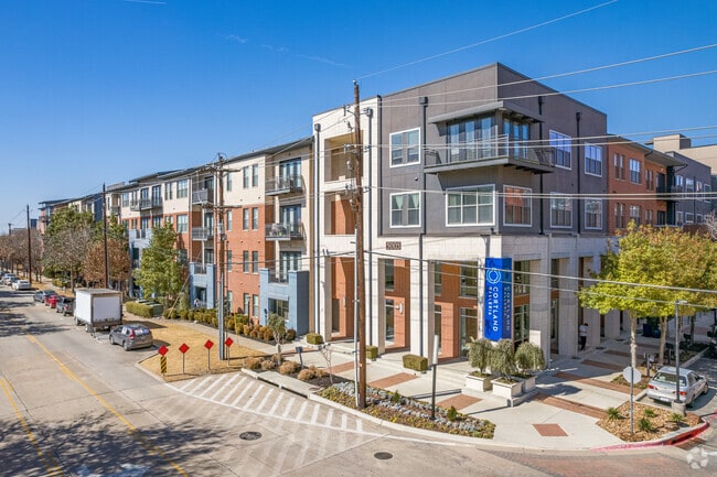 Building Photo - Cortland Galleria