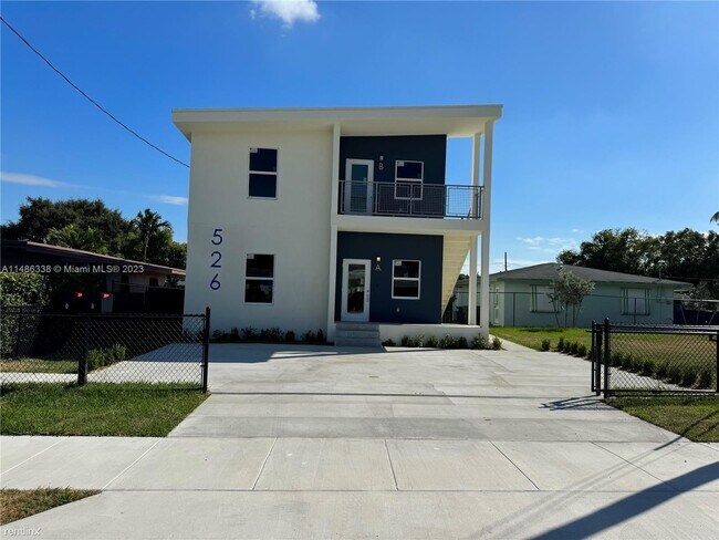 Foto del edificio - 3 br, 2 bath House - 526 NW 6th Street B