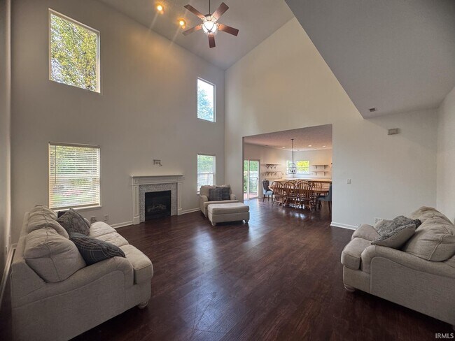 Building Photo - 2706 Grosbeak Ln
