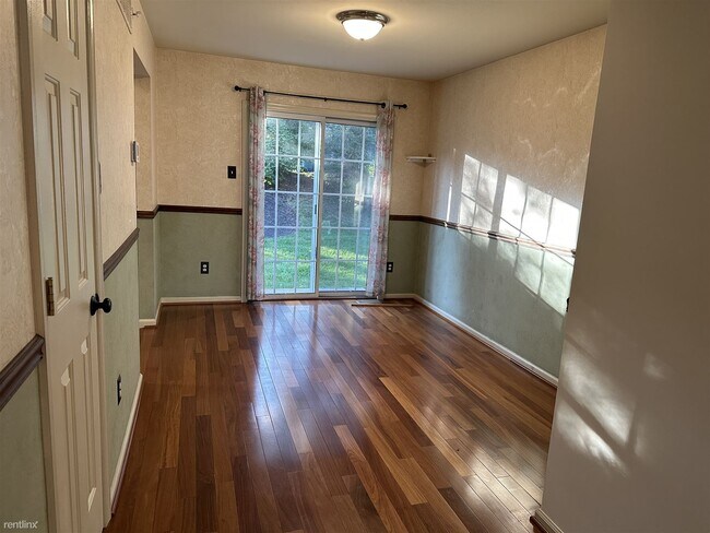 Building Photo - 2 br, 1.5 bath Townhome - 5013 Brookwood Ct