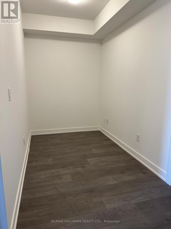 Building Photo - 705 Davis Dr