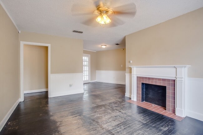 Building Photo - Pre-leasing for July!