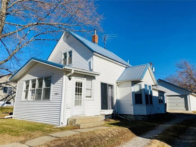 Building Photo - 1509 1/2 6th Ave
