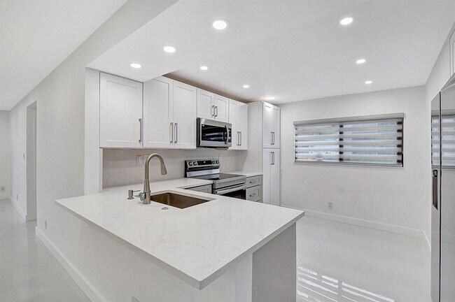 Building Photo - 15378 Lakes of Delray Blvd