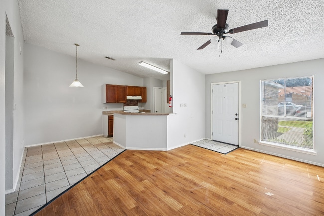 Building Photo - 5514 Lochmoor