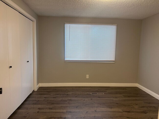 Foto del edificio - Spacious and Updated 3B in Old Town West!