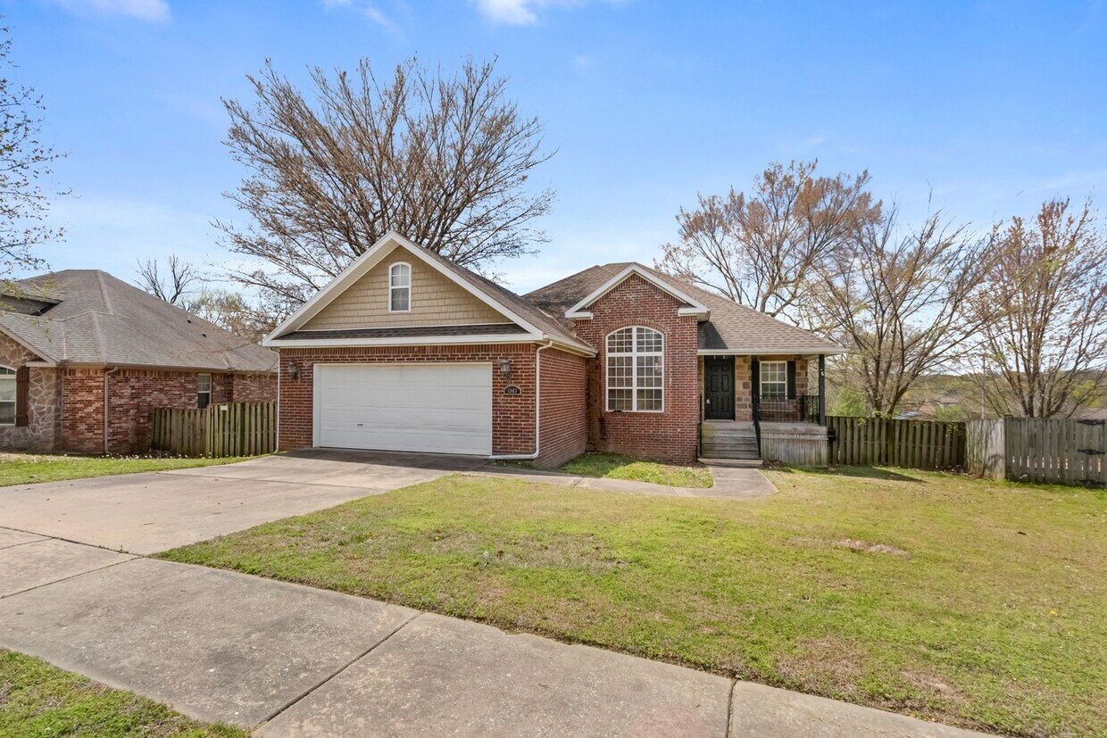 Primary Photo - Great Home in West Fayetteville - 10 minut...
