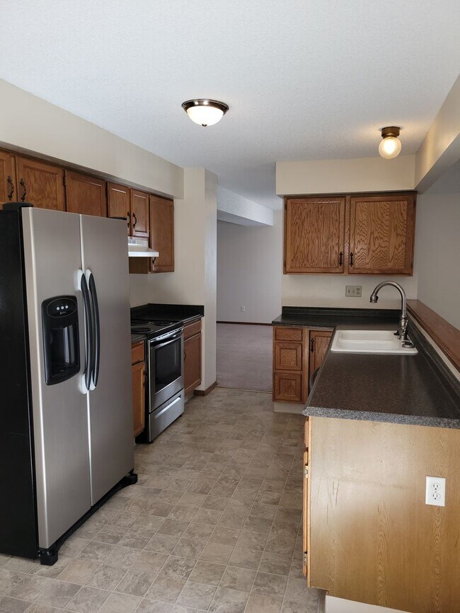 Foto del edificio - 8155 Tulip Tree Ct