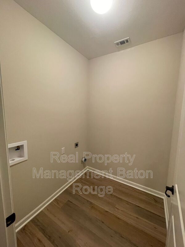 Building Photo - 17481 Berkshire Dr